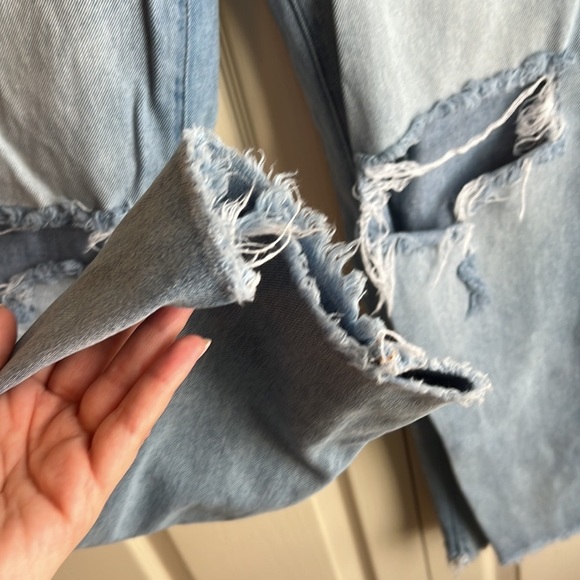 CELLO Light-Washed Distressed Raw Hem Jeans - Picture 4 of 7